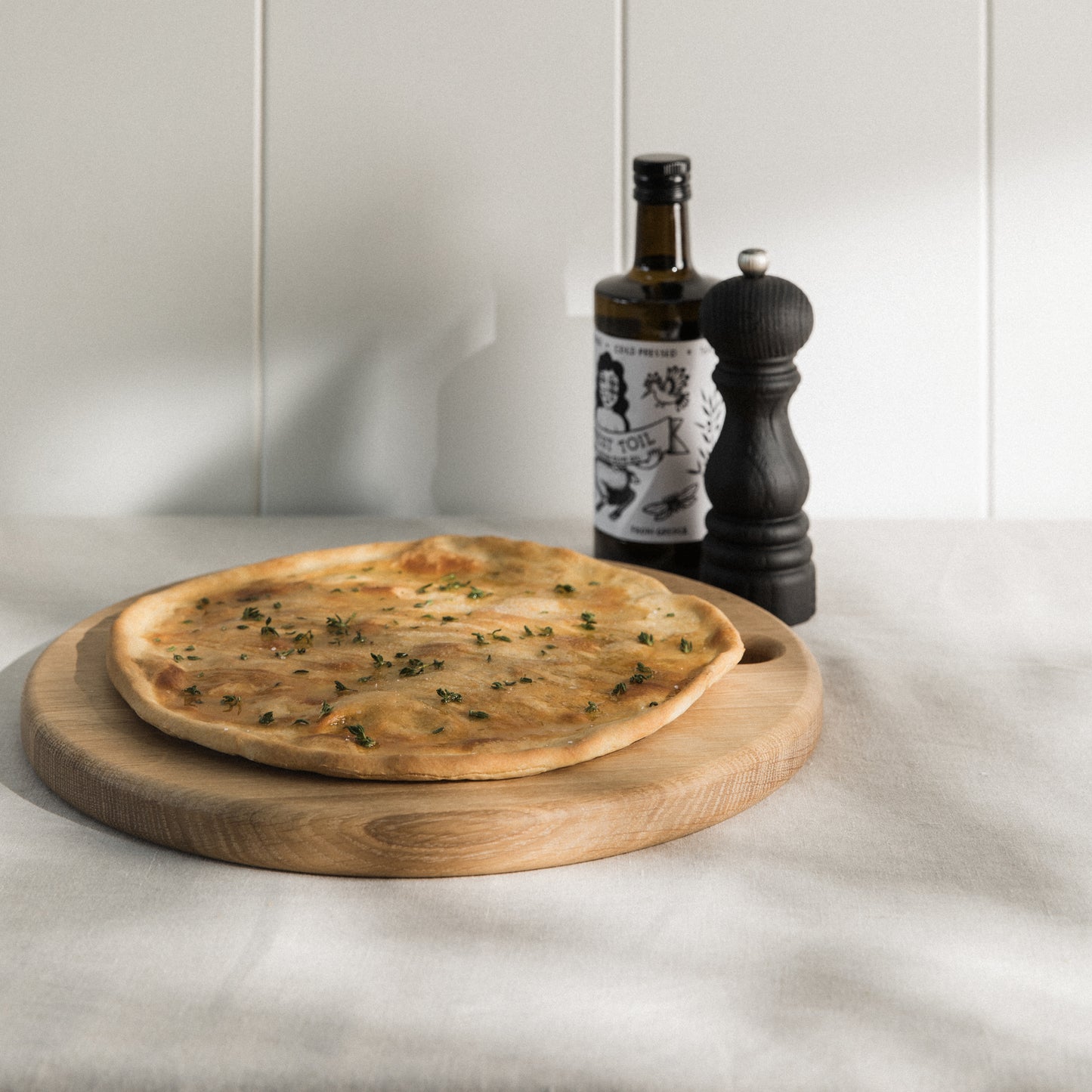 No.1 - Round Wooden Pizza Board - Oak